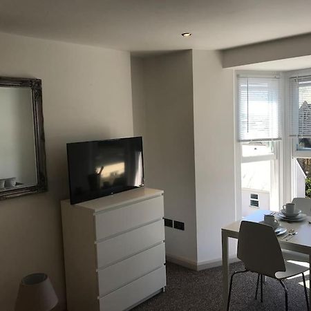 Modern Studio Apartment With Harbour Views Penzance Extérieur photo
